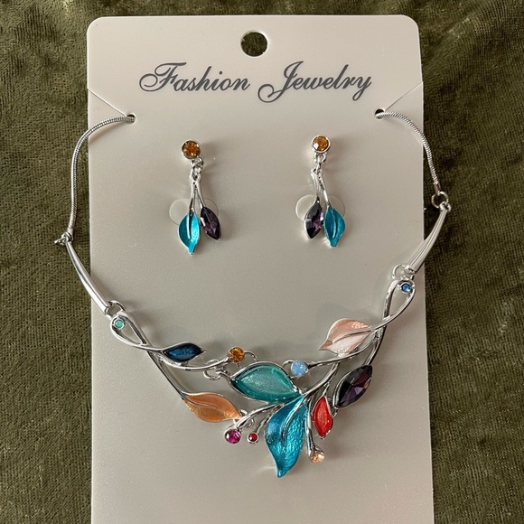 BEAUTIFUL Necklace+Earring set, gorgeous flora-inspired design, multiple colors! - Picture 4 of 6